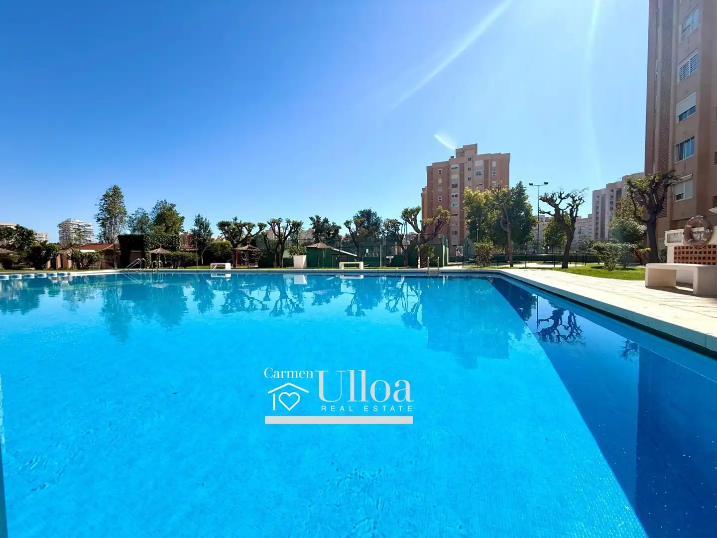 Piscina de Apartamento en venta en Alicante / Alacant con Jardín privado y Piscina comunitaria