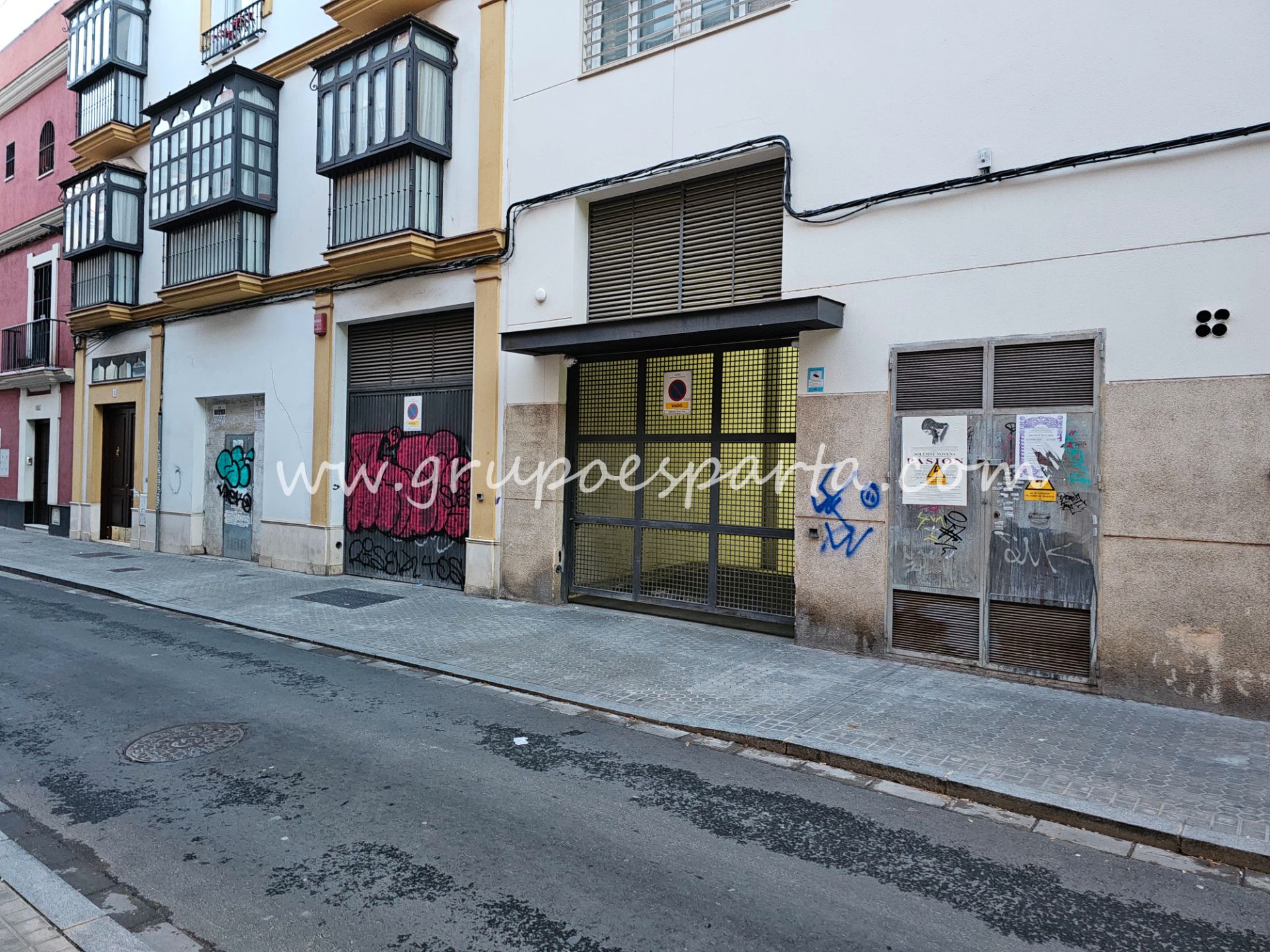 Garaje en venta en Calle Amador de los Ríos, 38, La Calzada - La Florida