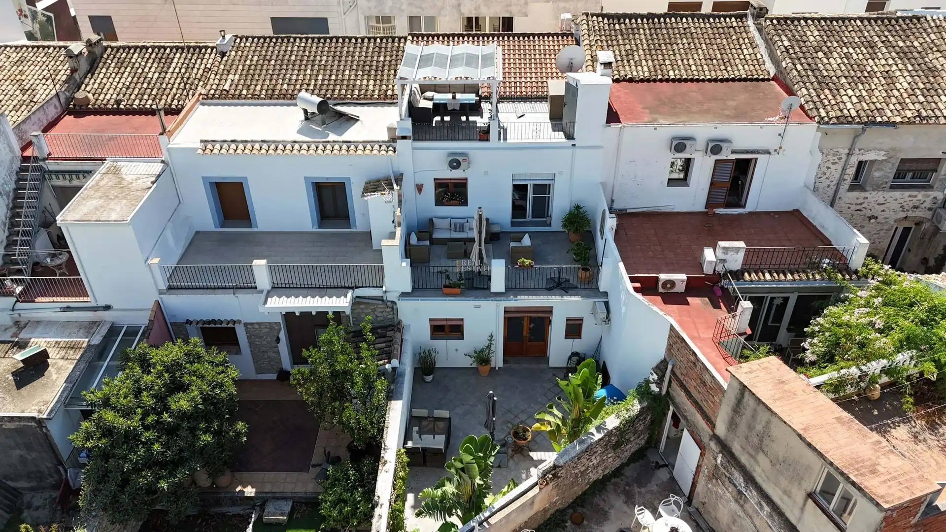 Vista exterior de Casa adosada en venda en Orba amb Aire condicionat, Calefacció i Terrassa