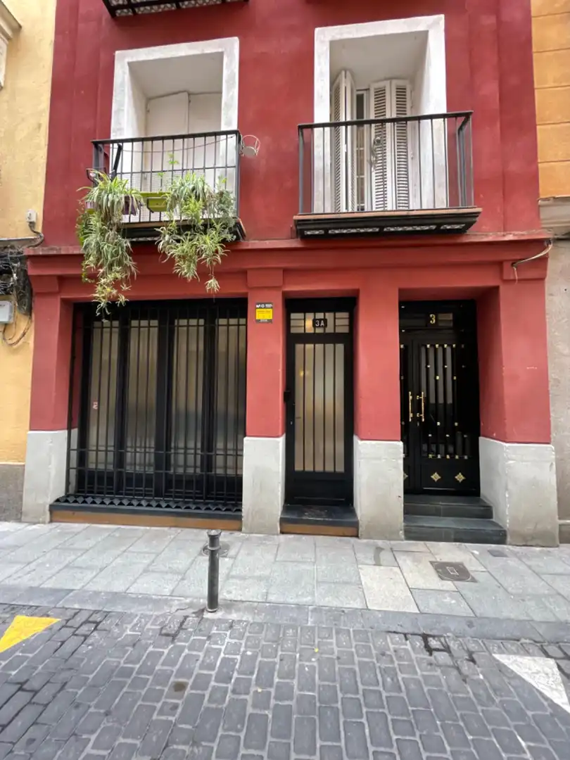 Vista exterior de Estudio en venta en Madrid con Calefacción y Amueblado
