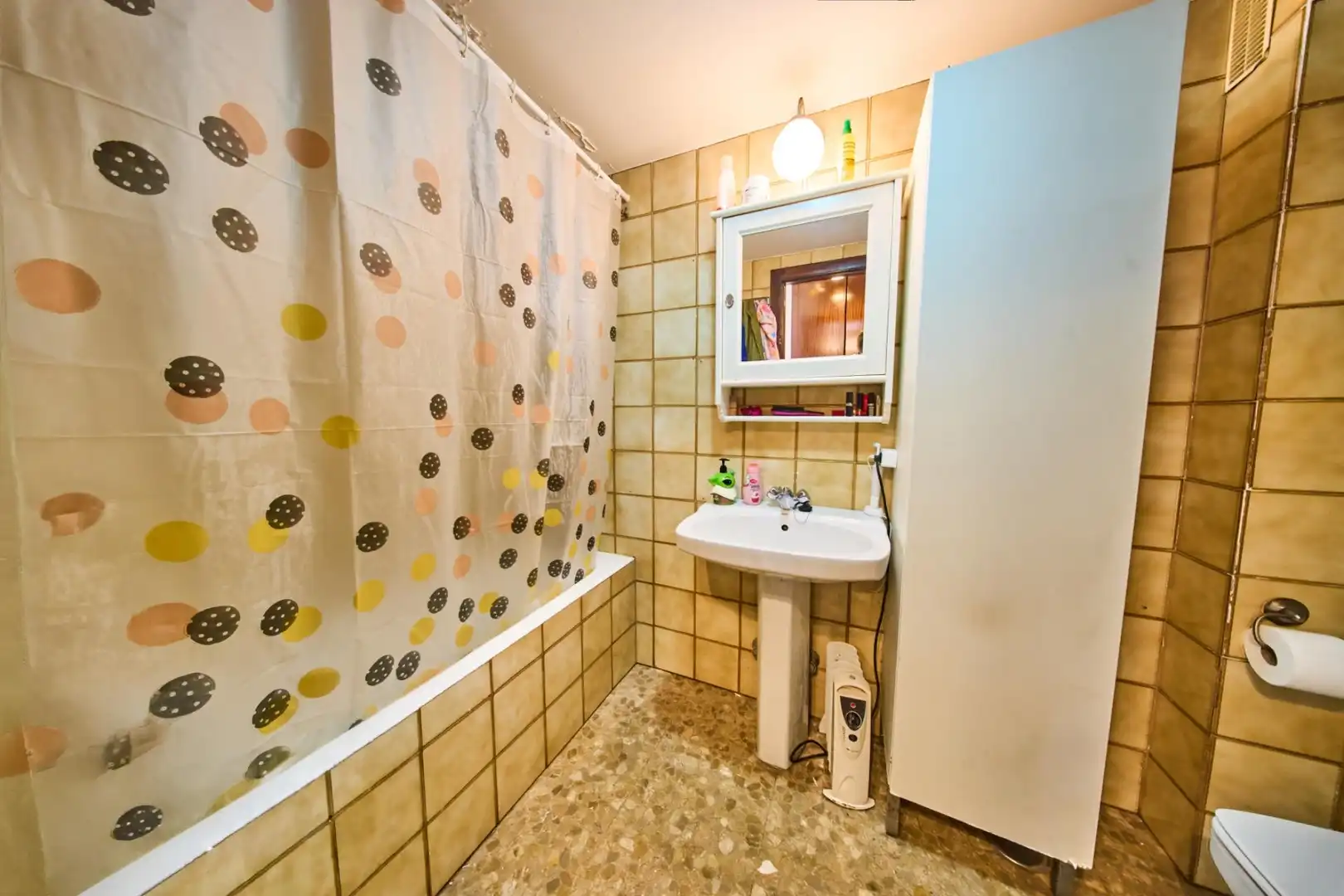 Baño de Piso en venta en Granada con Calefacción y Jardín privado