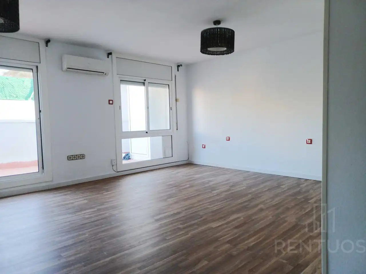 Dormitori de Àtic de lloguer en Montgat amb Aire condicionat, Parquet i Terrassa