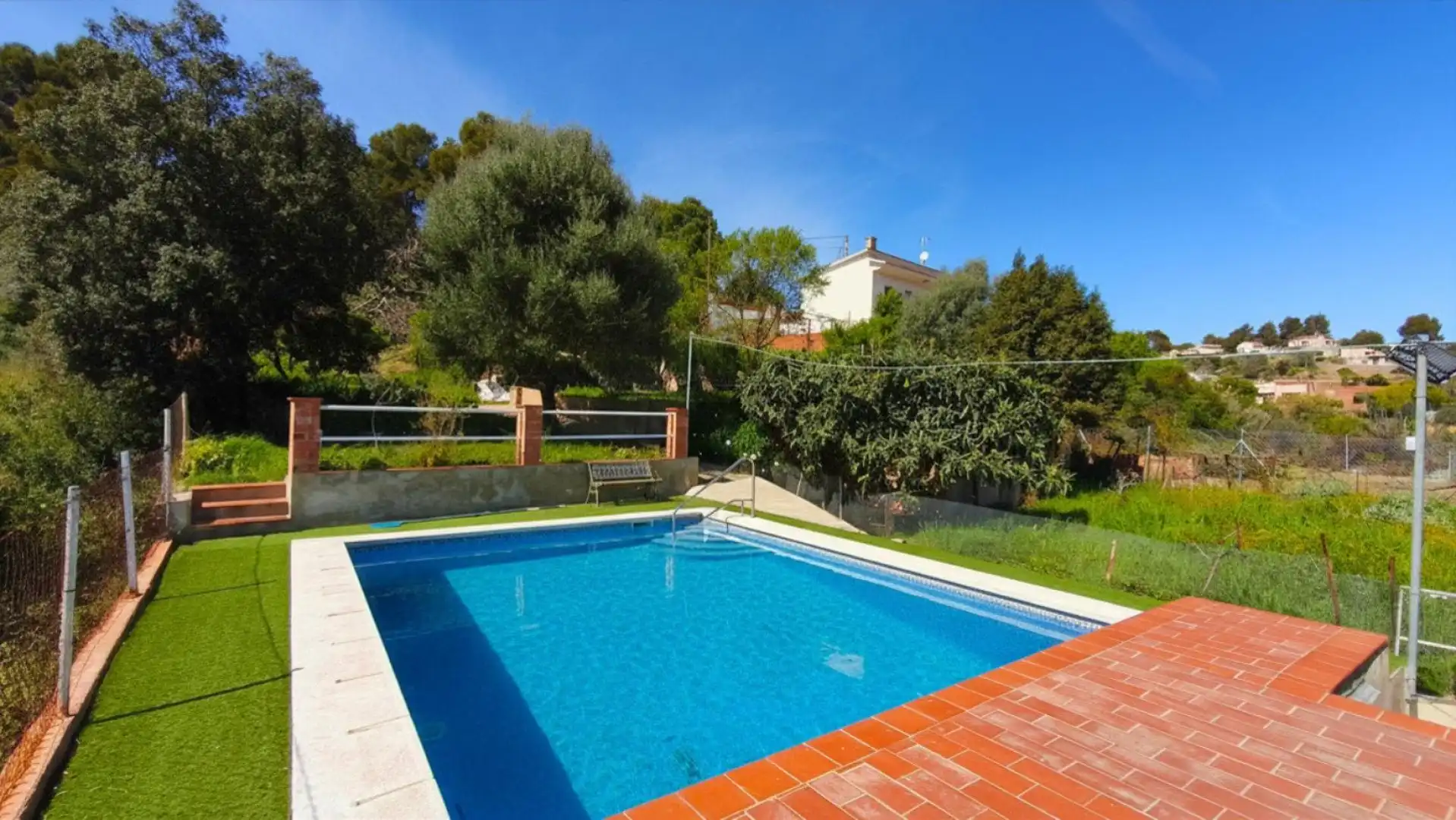 Piscina de Casa o xalet en venda en Olesa de Montserrat amb Aire condicionat, Terrassa i Piscina