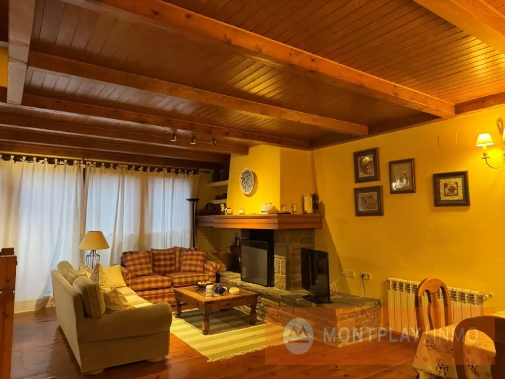 Living room of Detached homes for sale in Naut Aran