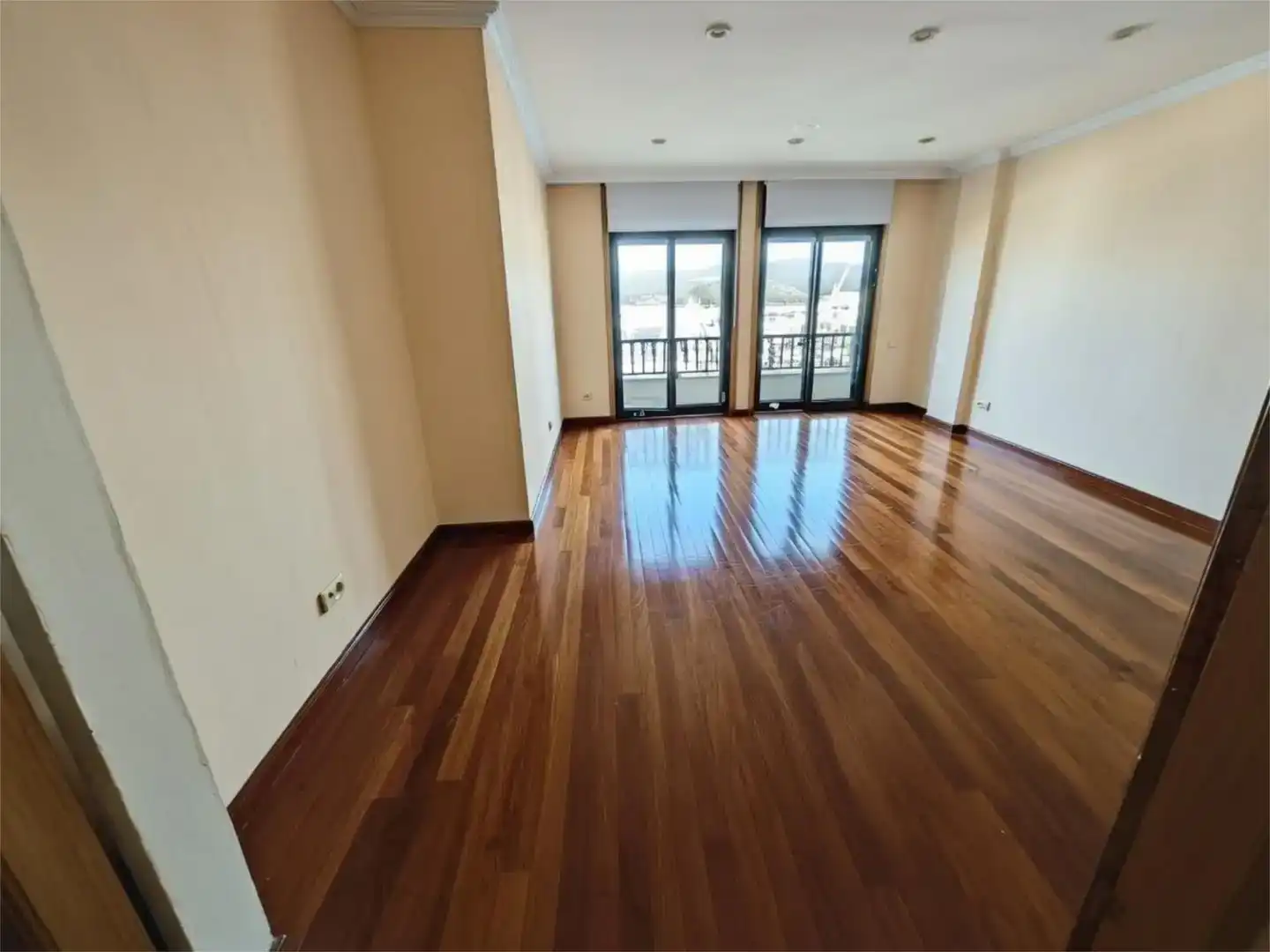 Sala d'estar de Pis en venda en Marín amb Balcó