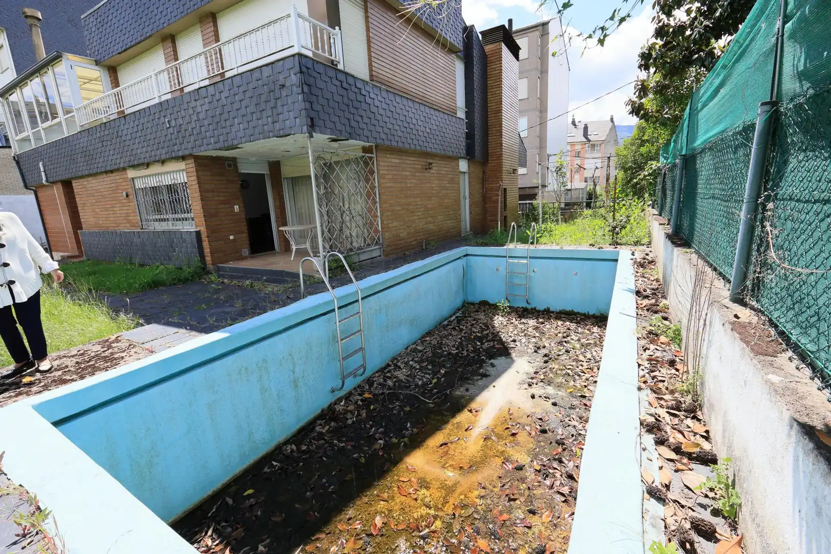 Piscina de Casa adosada en venta en O Barco de Valdeorras   con Calefacción, Piscina y Balcón