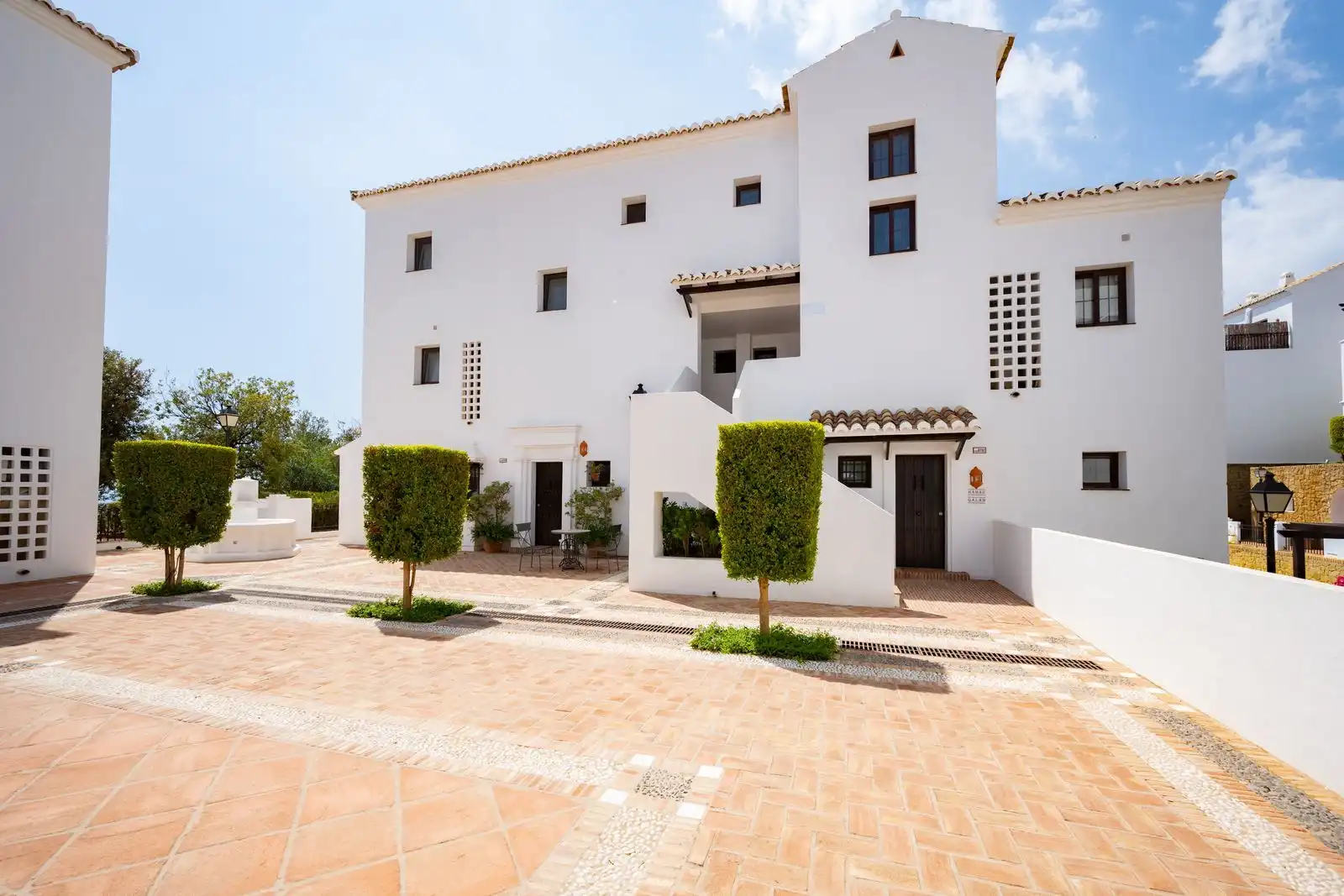Vista exterior de Ático en venta en Marbella con Aire acondicionado, Internet y Piscina comunitaria