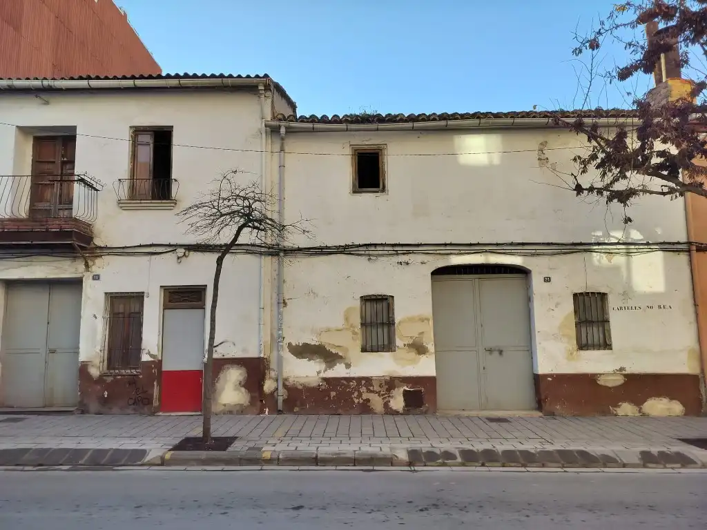 Vista exterior de Edifici en venda en Paterna