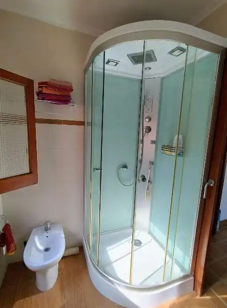 Badezimmer von Haus oder Chalet zum Verkauf in Almazora / Almassora mit Heizung, Privatgarten und Terrasse