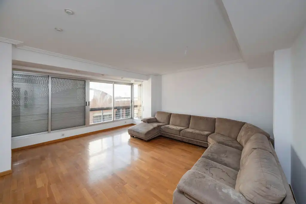 Piso en venta en Av de Ramón y Cajal, Ensanche - Diputación