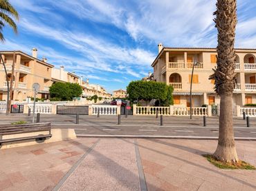 Tríplex amb balcó en venda a Santa Pola ciudad