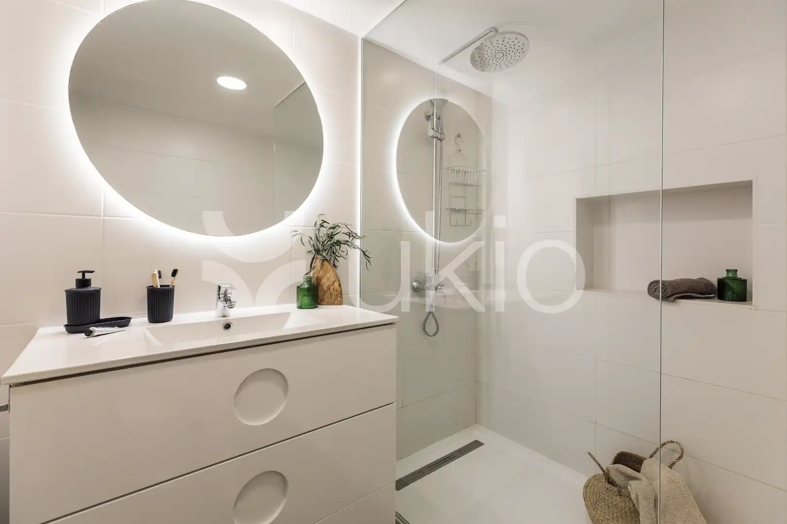 Bany de Apartament de lloguer en Barcelona amb Aire condicionat, Calefacció i Moblat