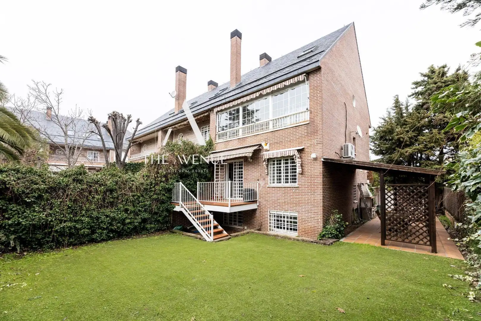 Vista exterior de Casa adosada en venta en Pozuelo de Alarcón con Calefacción, Jardín privado y Terraza