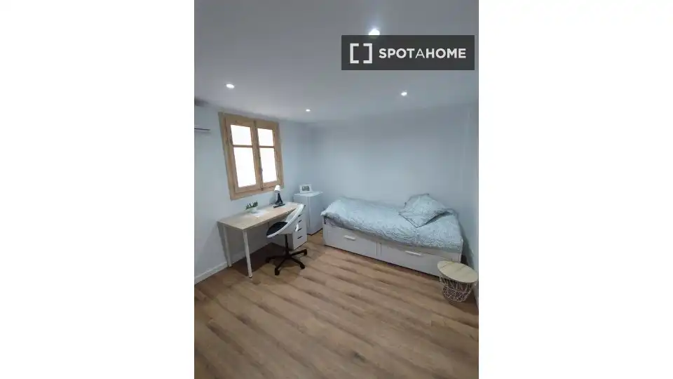 Habitación de Piso de alquiler en Mislata con Aire acondicionado, Calefacción y Amueblado