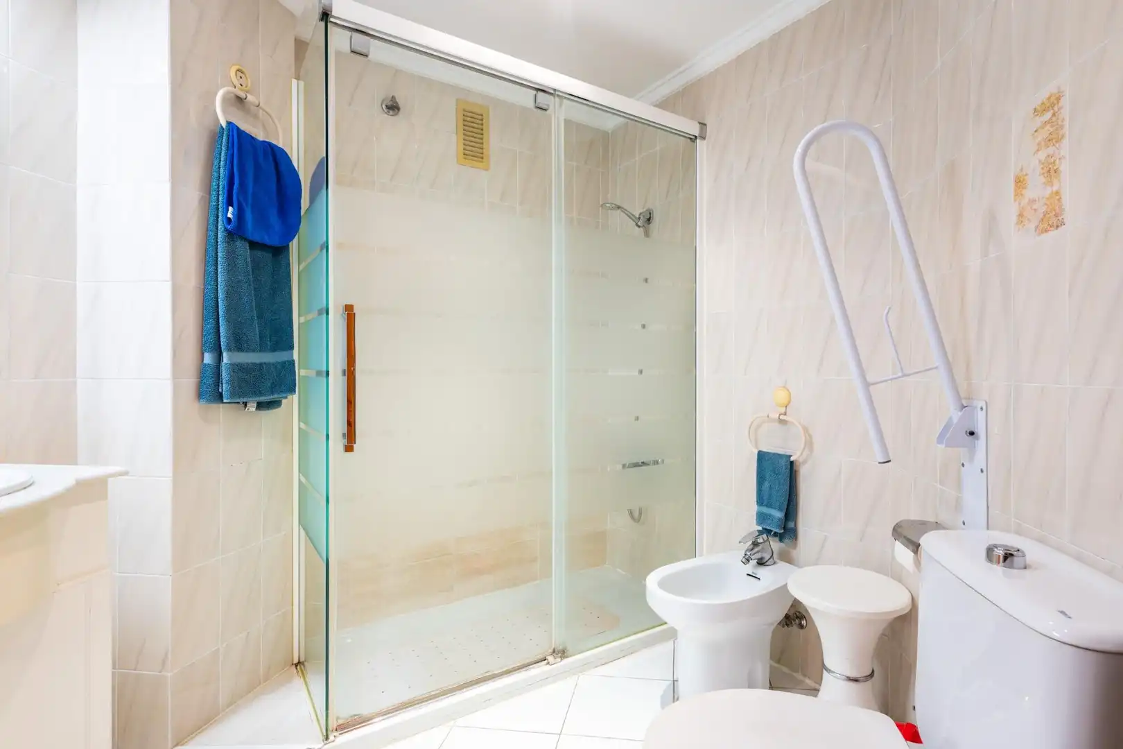 Bathroom of Flat for sale in Mislata  with Air Conditioner, Heating and Balcony