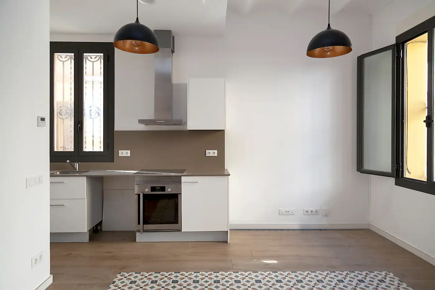 Cuina de Planta baixa en venda en Cornellà de Llobregat amb Calefacció