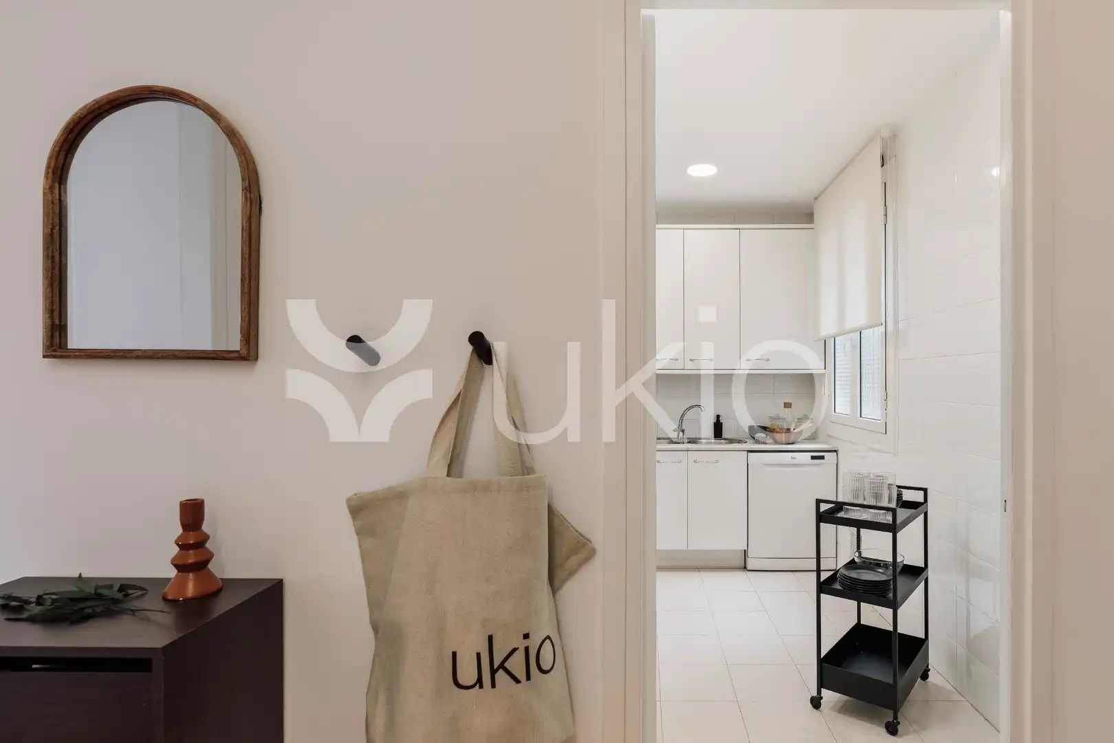Cuina de Apartament de lloguer en Barcelona amb Aire condicionat, Calefacció i Moblat