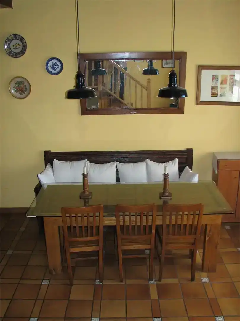 Menjador de Casa adosada en venda en Villablino amb Parquet, Moblat i Forn