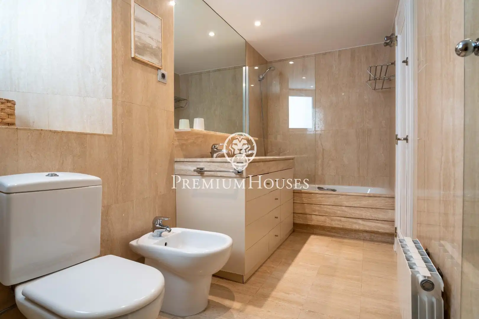 Bathroom of Ground floor for sale in Sitges  with Air Conditioner, Heating and Private garden