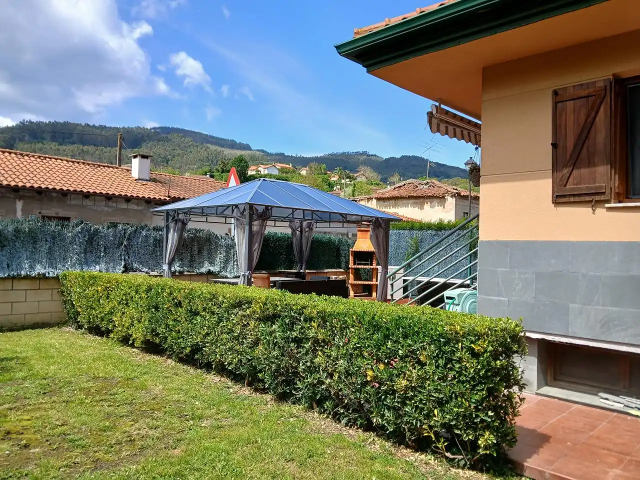 Garten von Einfamilien-Reihenhaus zum Verkauf in Castro-Urdiales mit Heizung, Privatgarten und Terrasse