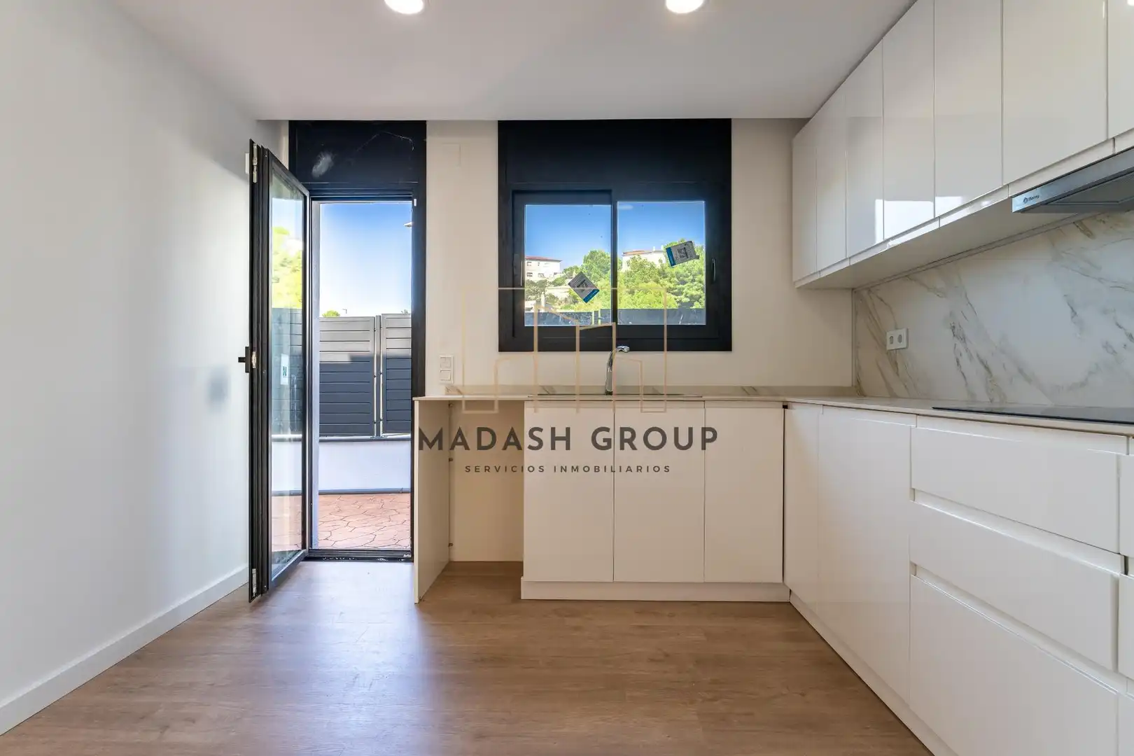 Villa mit Pool zum Verkauf in Avenida de la Marca Hispànica, imagen 11