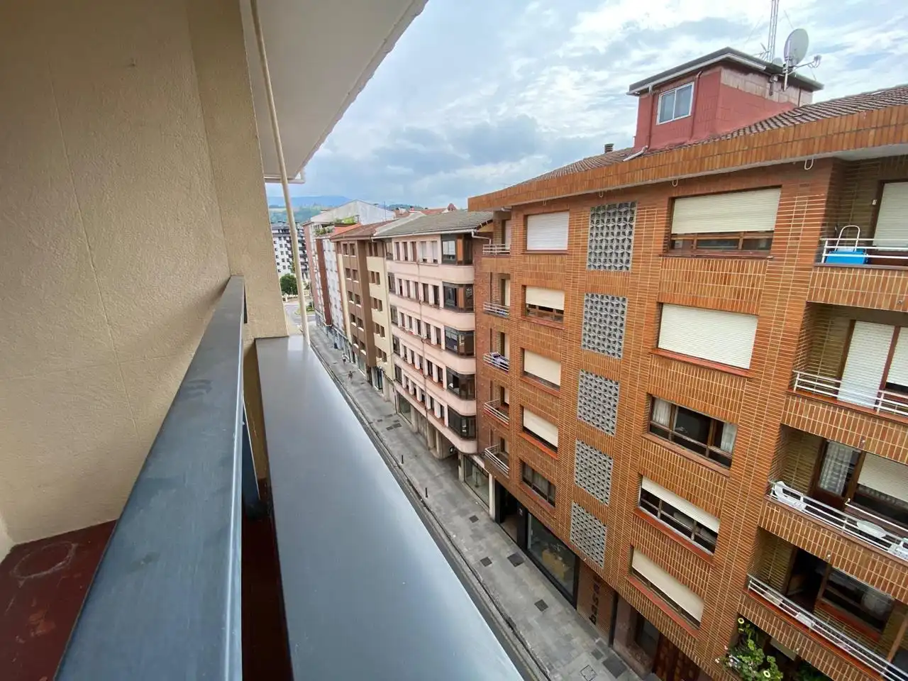 Vista exterior de Pis en venda en Durango amb Calefacció i Balcó