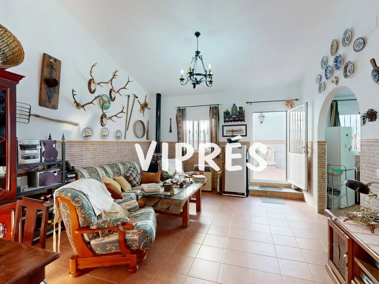 Sala d'estar de Casa o xalet en venda en Torremocha amb Moblat