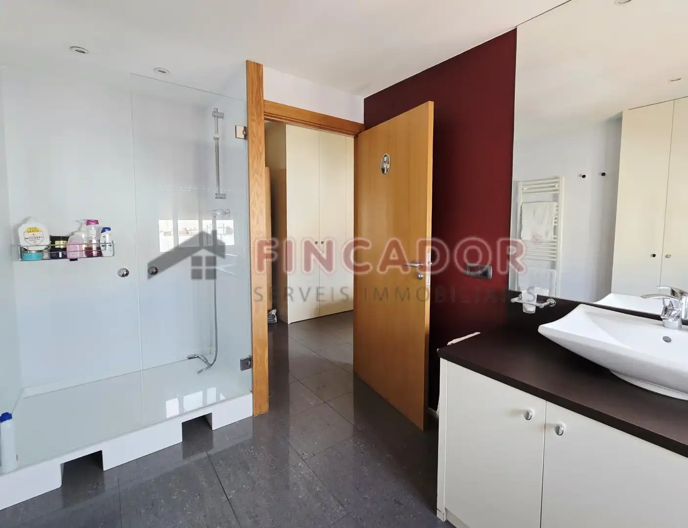 Badezimmer von Maisonette zum Verkauf in Barcelona mit Klimaanlage, Heizung und Parkett