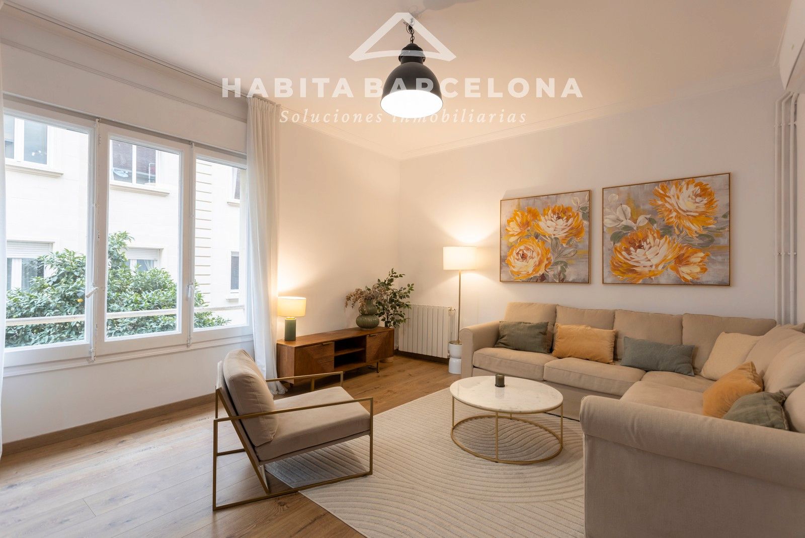 Living room of Flat to rent in  Barcelona Capital  with Air Conditioner, Heating and Parquet flooring