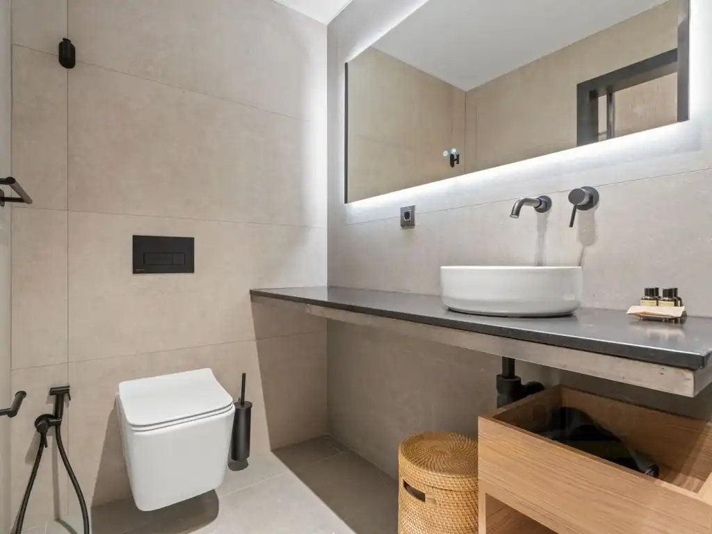Bathroom of Commercial properties for sale in Puente de Vallecas
