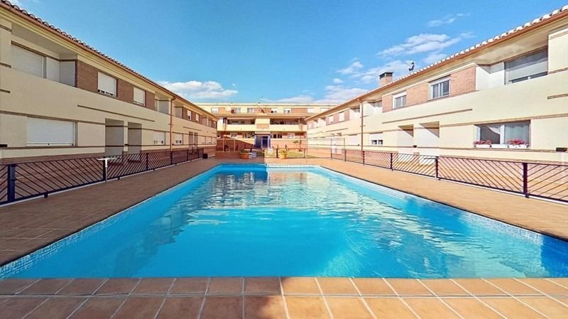 Piscina de Dúplex en venda en Huétor Vega amb Terrassa, Traster i Piscina comunitària