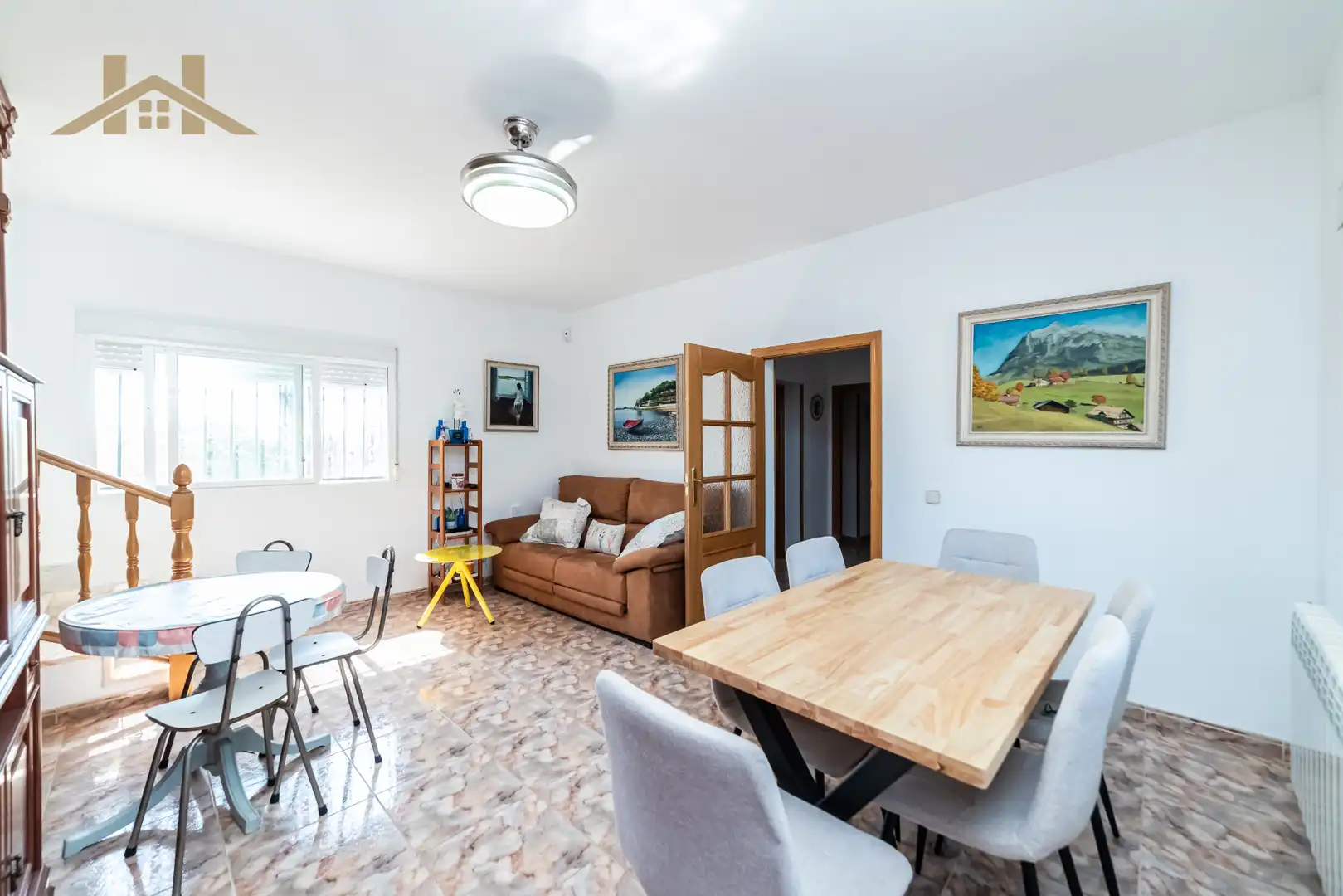 Sala de estar de Casa adosada en venta en Villa del Prado con Aire acondicionado, Jardín privado y Piscina