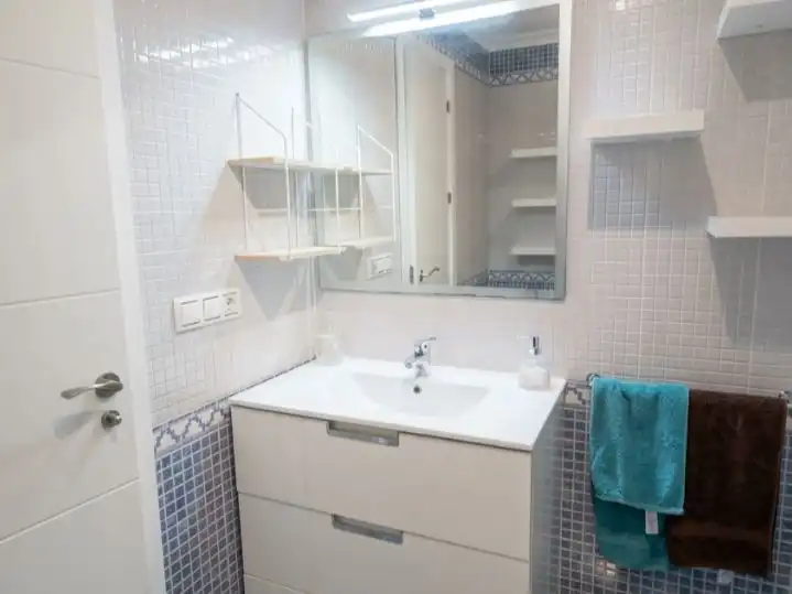 Badezimmer von Wohnung zum Verkauf in Torrevieja mit Balkon