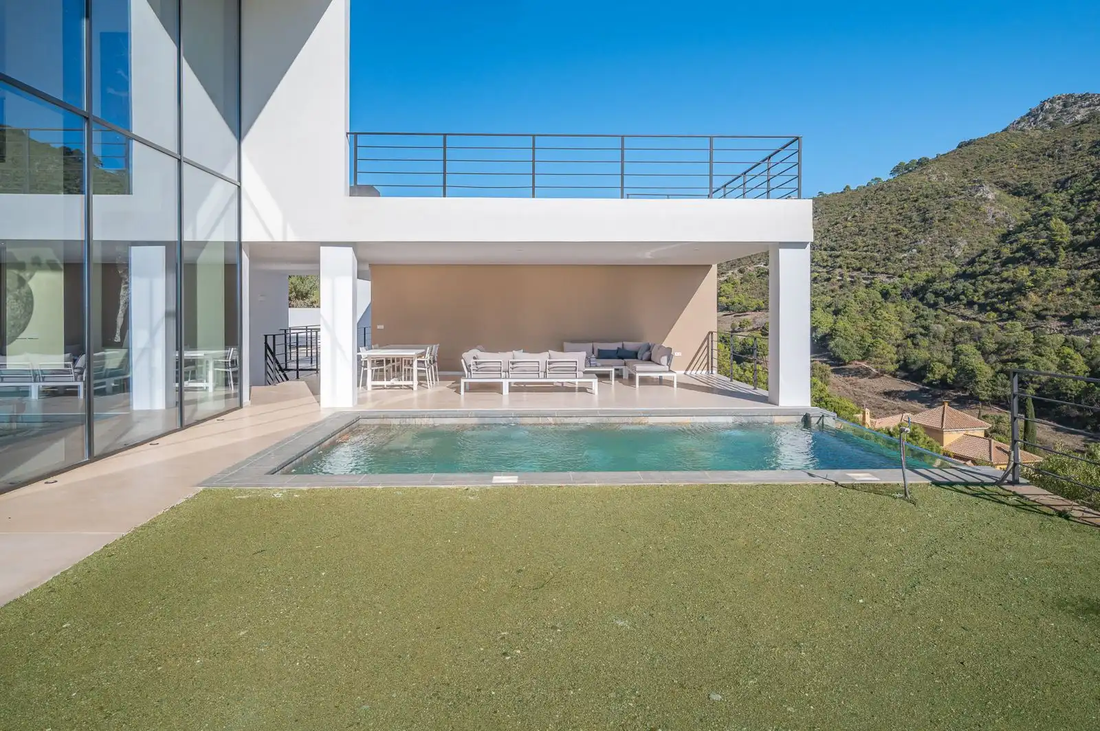 Swimming pool of Houses for sale in Málaga  with Air Conditioner, Terrace and Swimming Pool