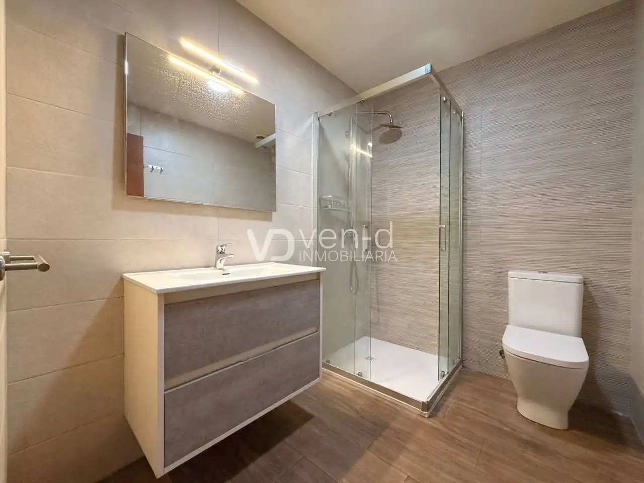 Baño de Piso en venta en Enguera con Terraza y Balcón