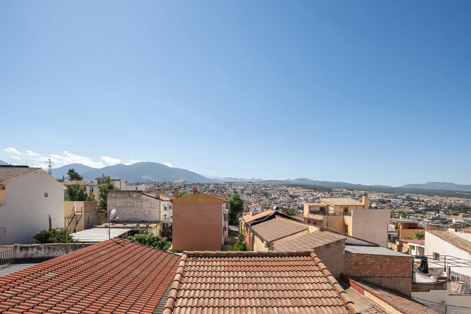 Vista exterior de Ático en venta en Huétor Vega con Aire acondicionado y Calefacción