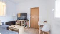 Sala d'estar de Apartament en venda en  Madrid Capital amb Aire condicionat i Calefacció