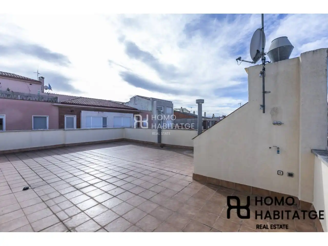 Vista exterior de Casa o xalet en venda en Sabadell amb Aire condicionat, Calefacció i Terrassa