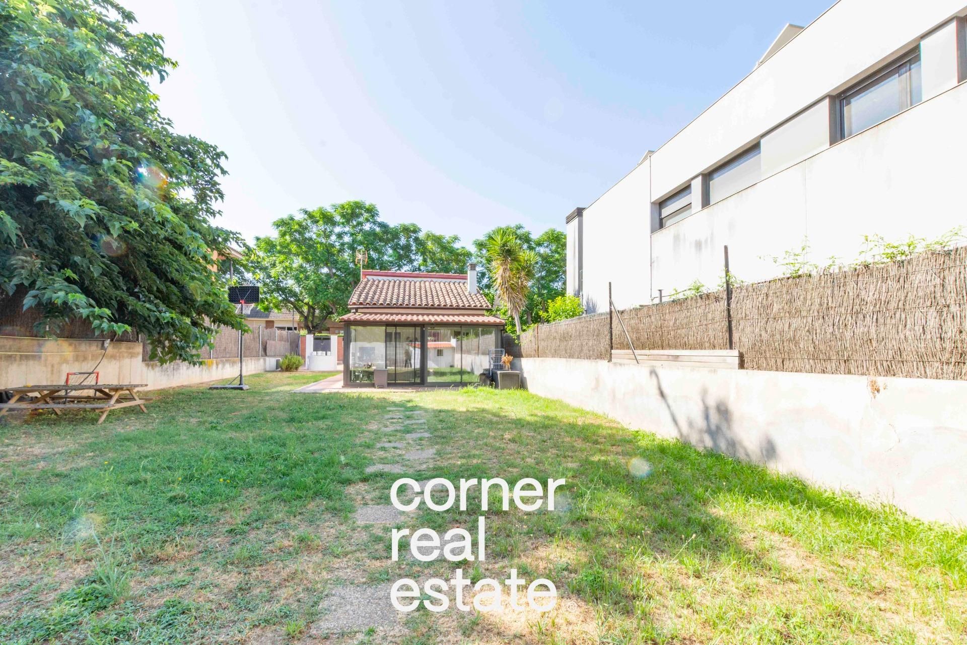 Exterior view of House or chalet for sale in Sant Cugat del Vallès  with Air Conditioner, Heating and Private garden