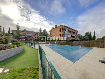 Flat with pool for sale in de José Bastos 9