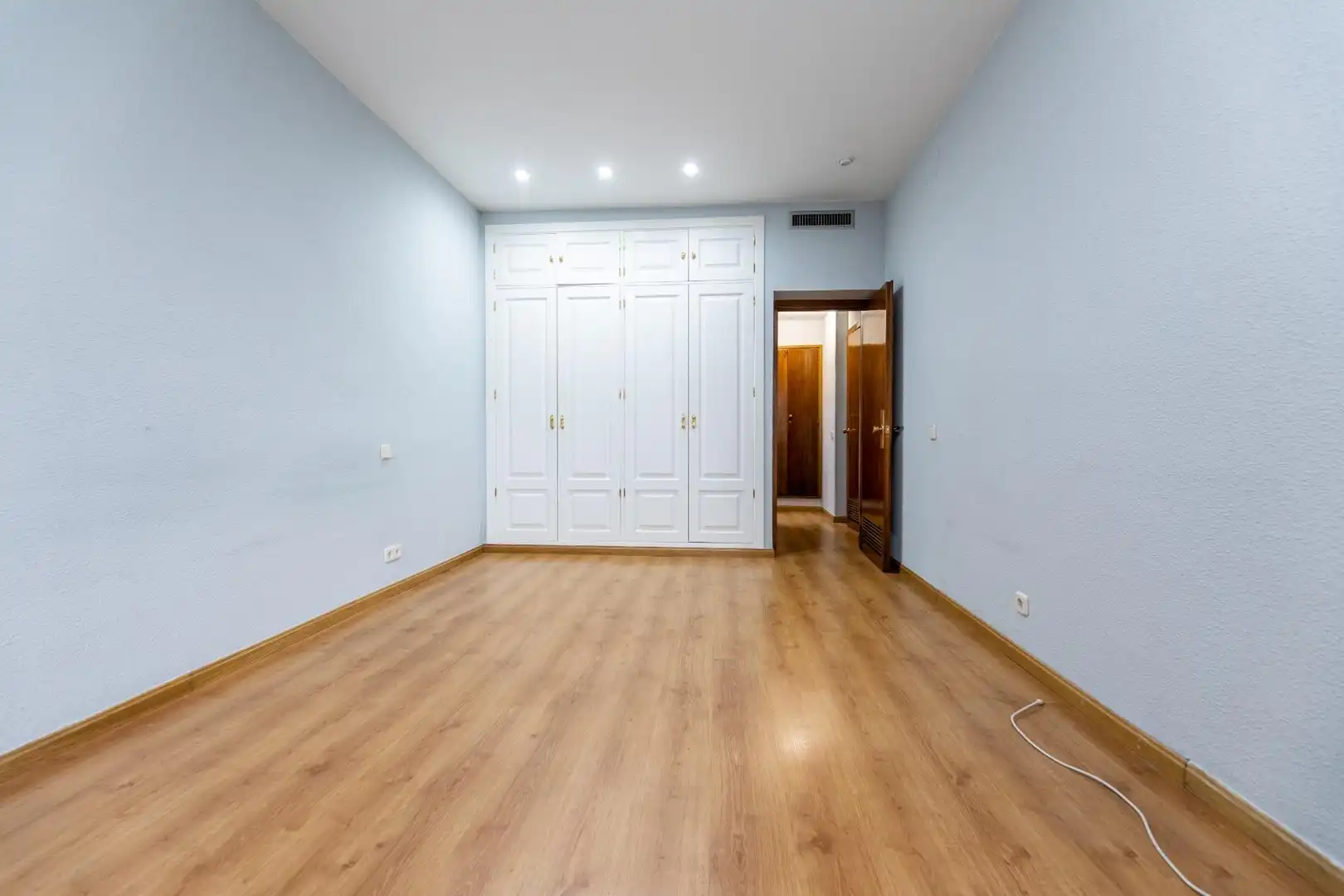 Schlafzimmer von Wohnungen zur Miete in Madrid mit Klimaanlage, Privatgarten und Terrasse