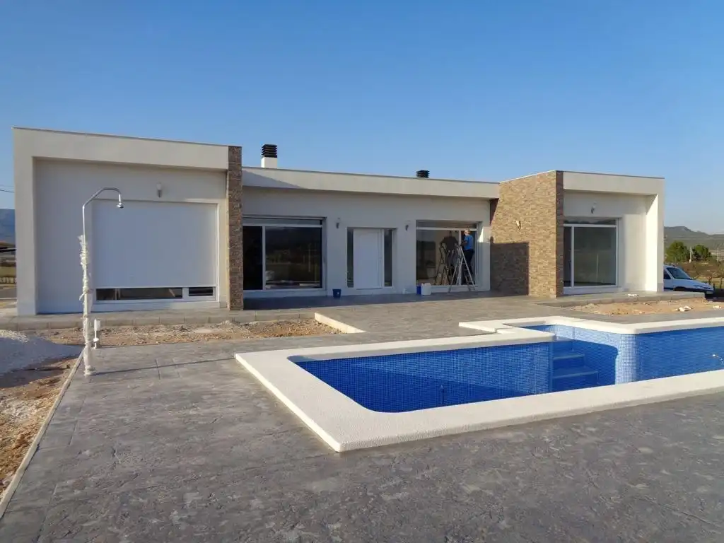 Chalet con piscina en venta en El Pinós / Pinoso, imagen 2