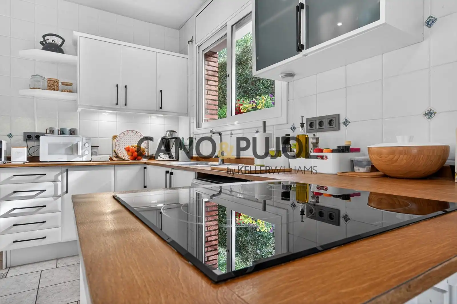 Cuina de Casa o xalet en venda en Sant Cugat del Vallès amb Aire condicionat, Calefacció i Terrassa