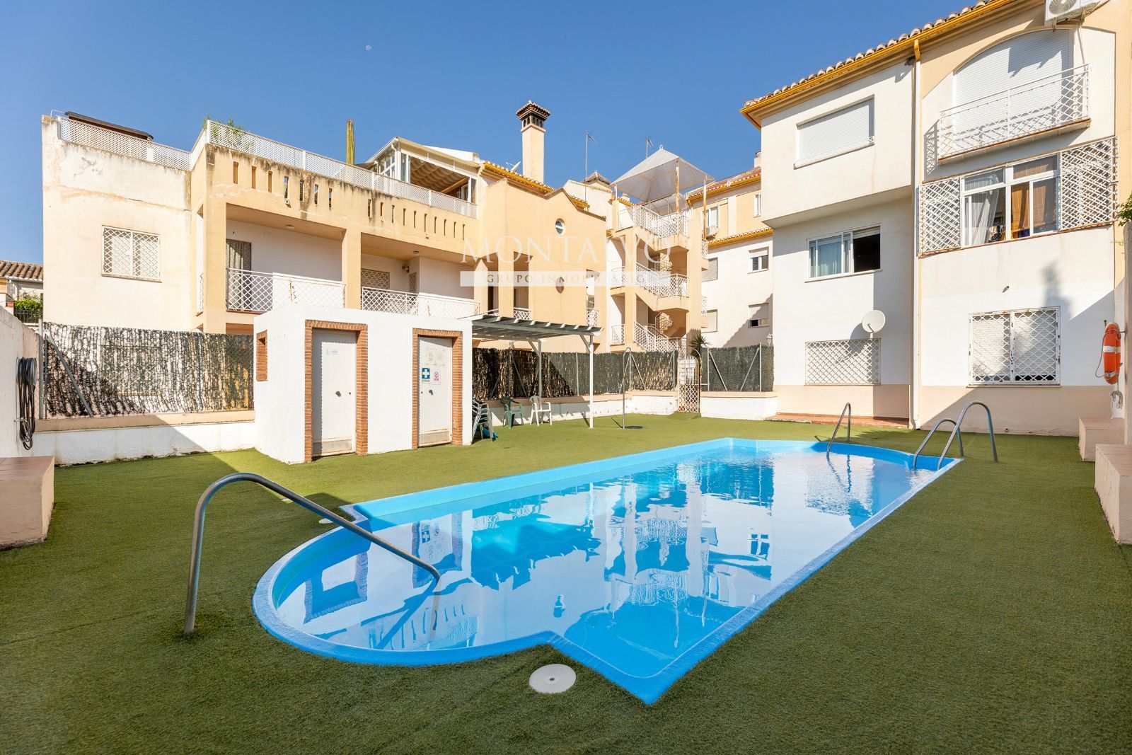 Piscina de Pis en venda en La Zubia amb Aire condicionat, Terrassa i Piscina
