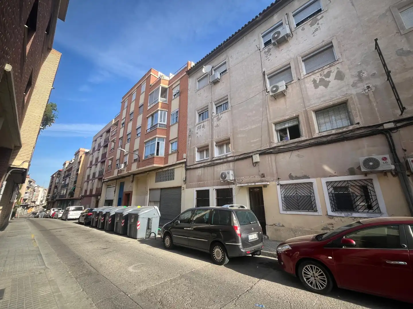 Außenansicht von Wohnung zur Miete in  Zaragoza Capital mit Möbliert, Ofen und Waschmaschine