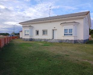 Vista exterior de Casa o xalet en venda en Sanchonuño amb Calefacció, Jardí privat i Traster