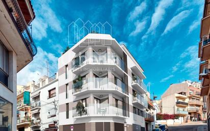 Vista exterior de Pis en venda en Canet de Mar amb Aire condicionat, Calefacció i Terrassa