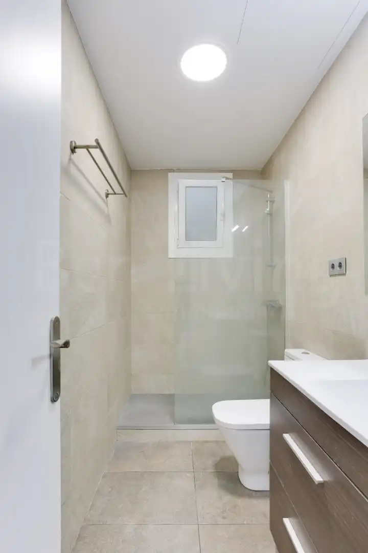 Bathroom of Flat for rent in Barcelona  with Air Conditioner, Heating and Parquet flooring