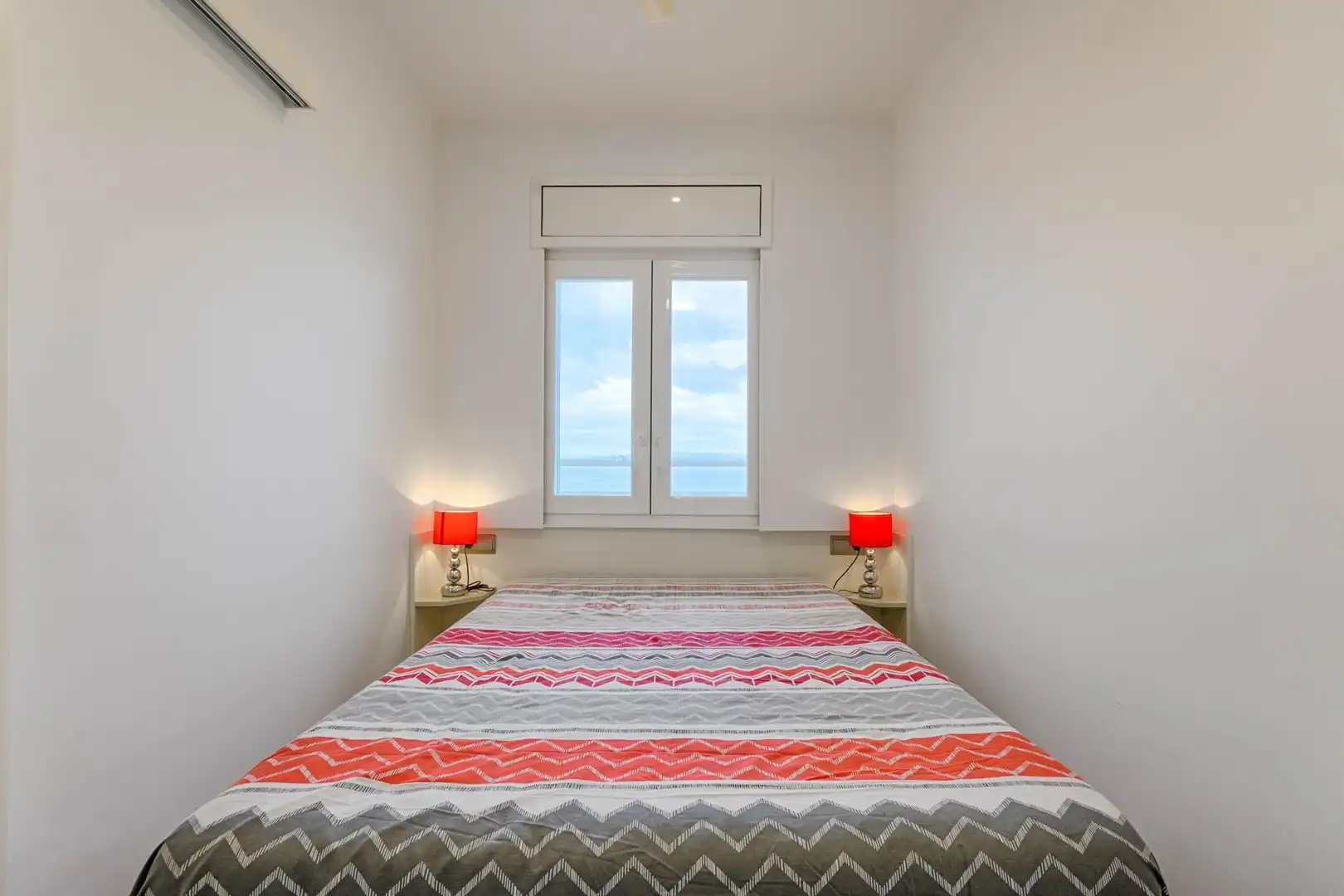 Schlafzimmer von Wohnungen zur Miete in Roses mit Klimaanlage, Terrasse und Möbliert