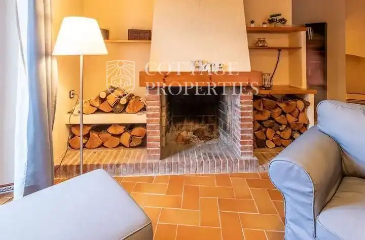 Sala de estar de Casa o chalet en venta en Boadella i les Escaules con Calefacción y Piscina